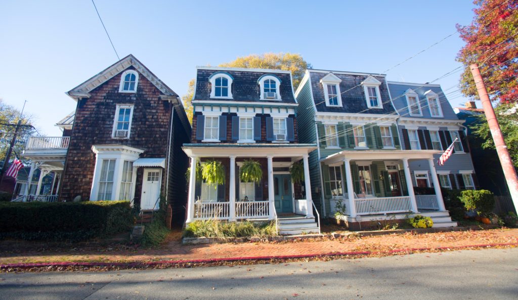 Image of several single family townhomes