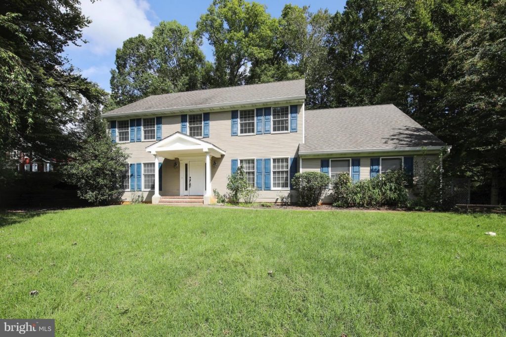 I’m excited to feature 999 Windcroft Place, Annapolis, MD 21401 as October’s Listing of the Month! This wonderful home is conveniently located on a quiet cul-de-sac.  It has four bedrooms and four baths, along with 2,760 square feet of living space.  